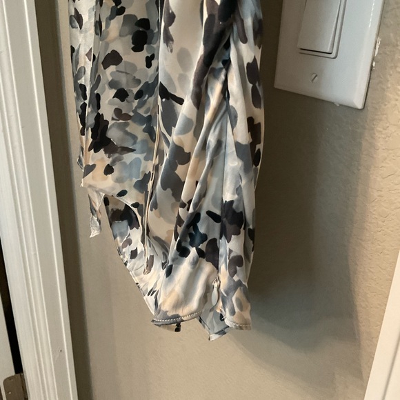 Ann Taylor Silk Blouse Size 4 - Picture 4 of 5
